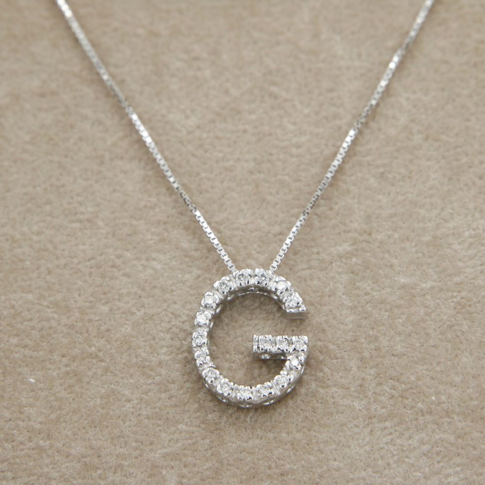 Collana in oro bianco 18 kt con diamanti naturali con ciondolo iniziale nome