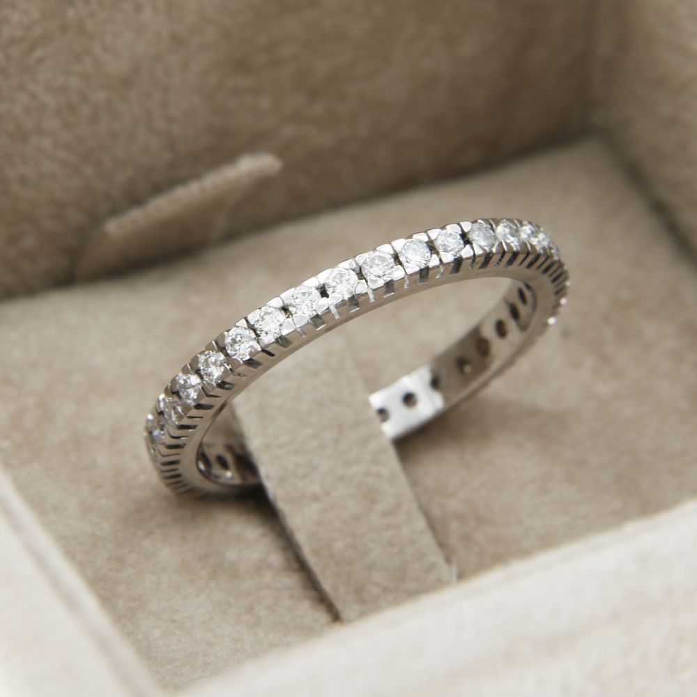 Anello in oro bianco 18 kt modello Eternè con diamanti naturali