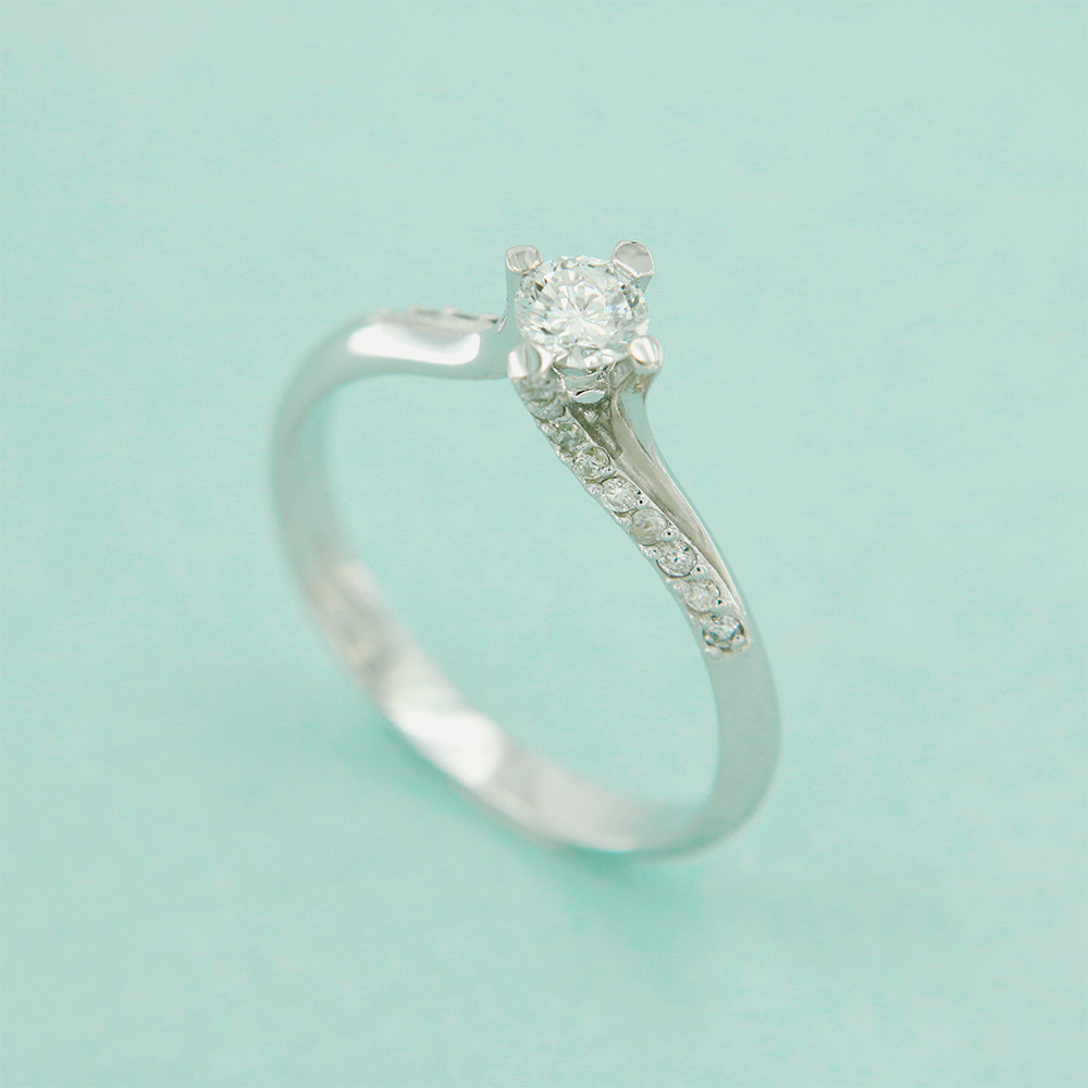 anello solitario con pavè diamanti GIA